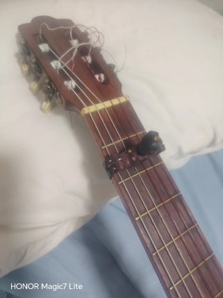 Guitarra Clásica flamenca bien cuidada cuerdas nue