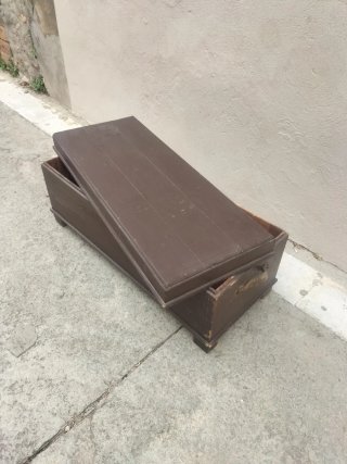 Baúl antiguo de madera