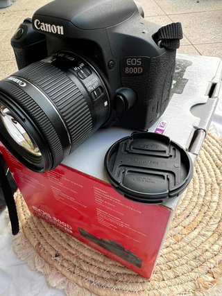 Canon EOS 800D + Lente EF-S 18-55mm