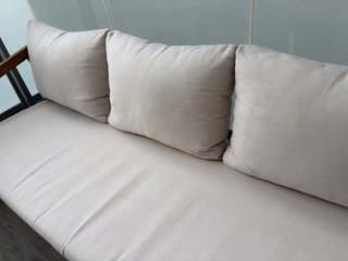 Sofá 3 plazas Kaela Sklum madera y tela