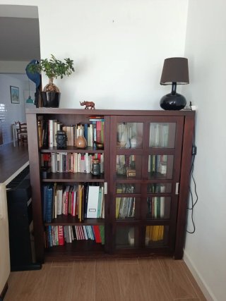 Mueble librería y aparador madera oscura