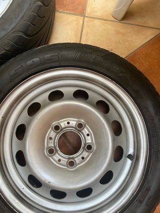 Llantas de chapa BMW Serie 1 con neumáticos