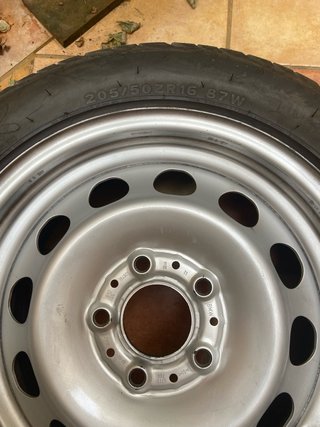 Llantas de chapa BMW Serie 1 con neumáticos