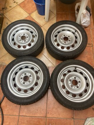 Llantas de chapa BMW Serie 1 con neumáticos