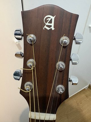 Guitarra Electroacústica Alhambra