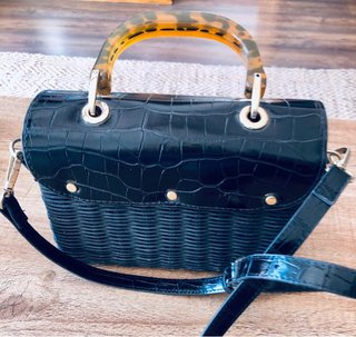 Bolso Parfois negro efecto piel cocodrilo