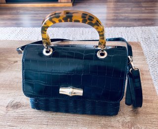 Bolso Parfois negro efecto piel cocodrilo