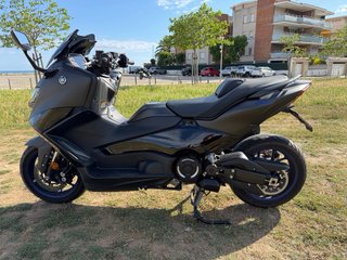 Yamaha Tmax 560 Negra