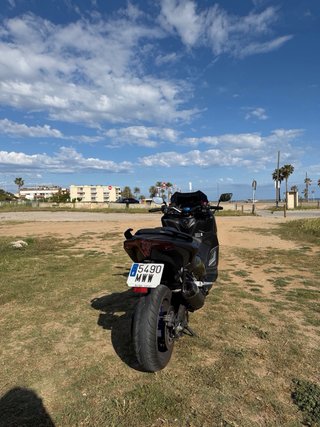Yamaha Tmax 560 Negra