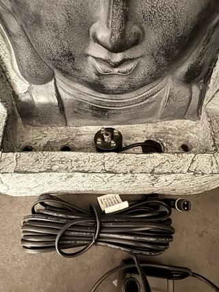 Fontana Buddha grigia in pietra