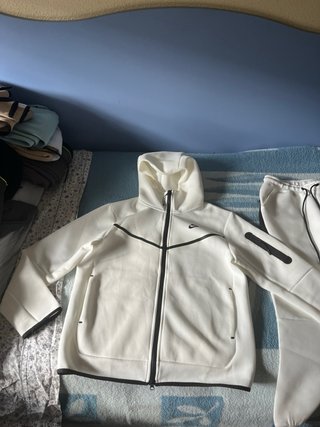Conjunto Nike Tech Fleece Blanco