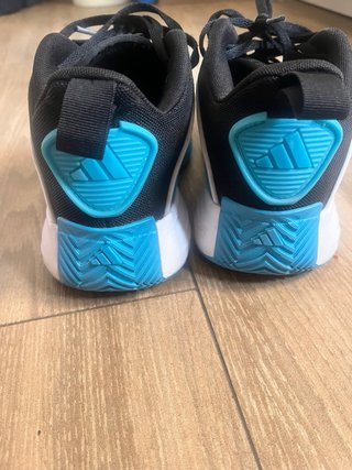 Zapatillas adidas de basquet unicas