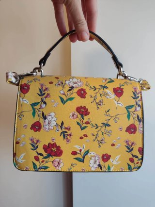 Bolso amarillo flores Stradivarius