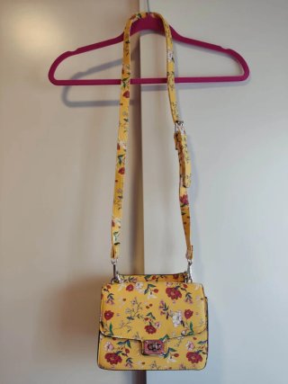 Bolso amarillo flores Stradivarius