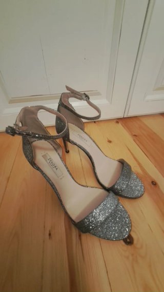 Sandalias de tacón plateadas