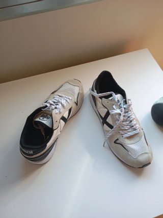 Zapatillas Munich Blancas y Negras