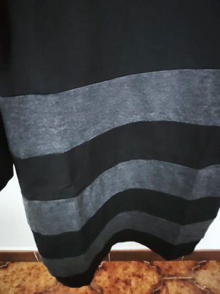 Vestito a righe nero e grigio