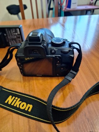 Cámara Nikon D3100 + 2 objetivos y accesorios
