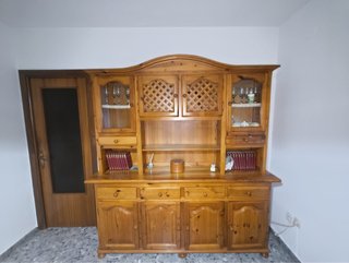 Mueble de salón de madera. RECOGER