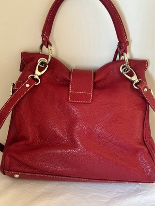 Bolso de piel rojo