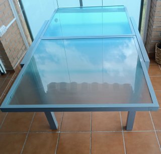 Mesa cristal y metal gris