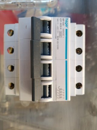 Interruptores Hager MC 432A C32