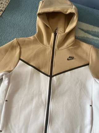 Conjunto Nike Tech Marrón y Blanco