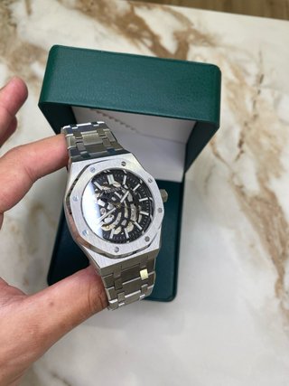 Reloj Seiko Mod Skeleton Negro y Plateado