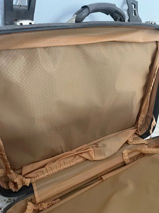 Maleta gris vintage