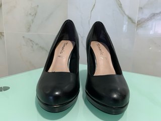 Tacones negros