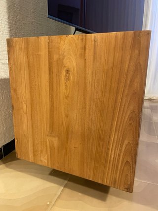 Mueble en madera diseño moderno cn puerta de lamas