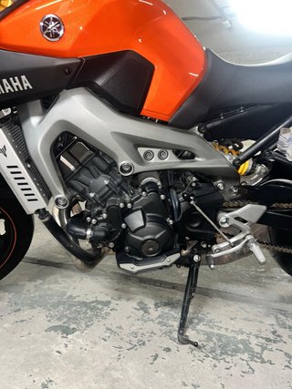 Yamaha MT-09 Naranja Negra