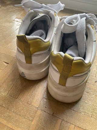 Zapatillas Lacoste Blancas y Doradas