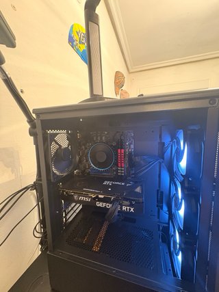 PC Gaming con luces LED azules
