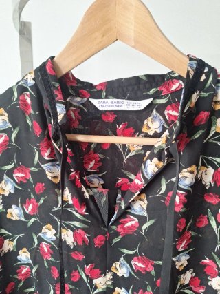 Blusa Zara floral manga larga talla L