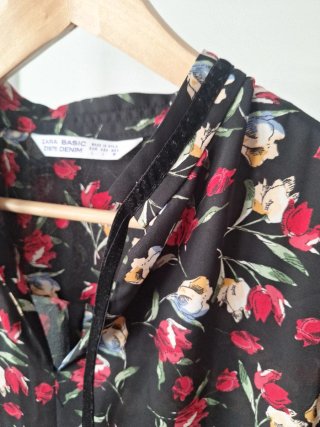 Blusa Zara floral manga larga talla L