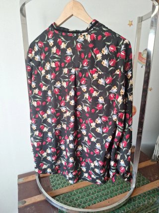Blusa Zara floral manga larga talla L