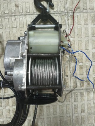 Motor de carga con mando