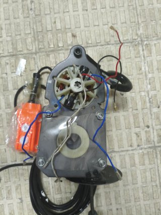 Motor de carga con mando