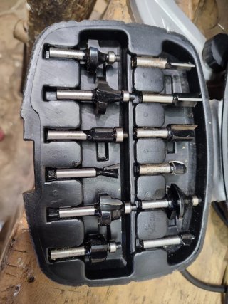 Fresadora Bosch GOF 1250 CE +Juego fresas
