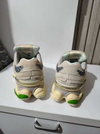 Zapatillas New Balance 9060 Mujer Beige/Verde