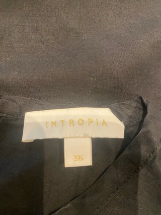 Blusa Intropia negra bordada