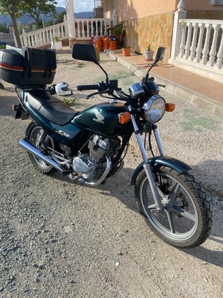 Honda CB250 Naked Verde