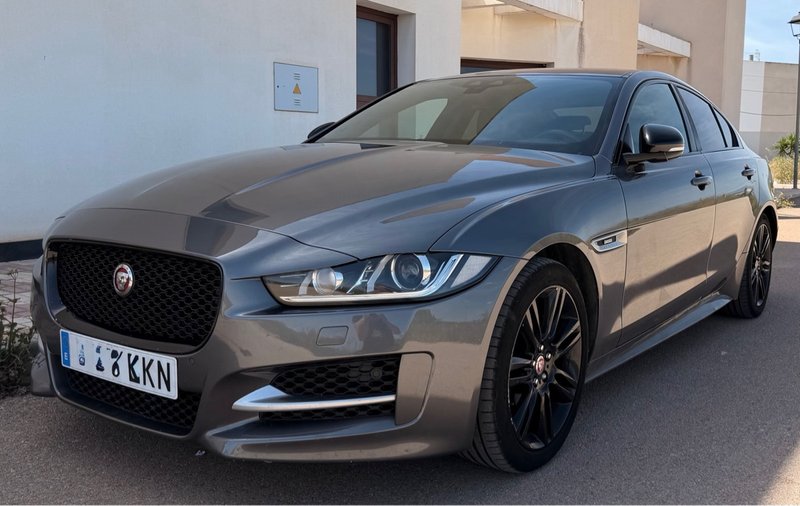 Jaguar XE 2016 - foto 1