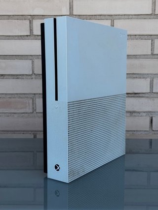 Consola Xbox One S Blanca + Mando + 2 Juegos