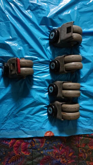 Ruedas de goma para mobiliario