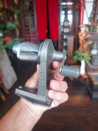 Aldaba medieval saca punta caja fuerte futbolín
