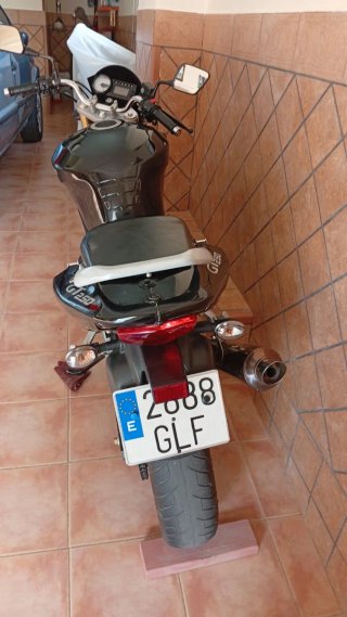 Hyosung GT250I Comet Negra. En Morón de la Fronter