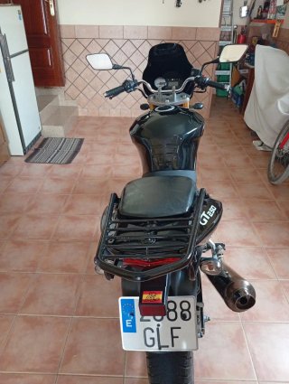 Hyosung GT250I Comet Negra. En Morón de la Fronter