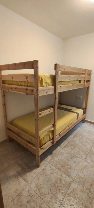 Litera de madera maciza más 2 colchones de 90